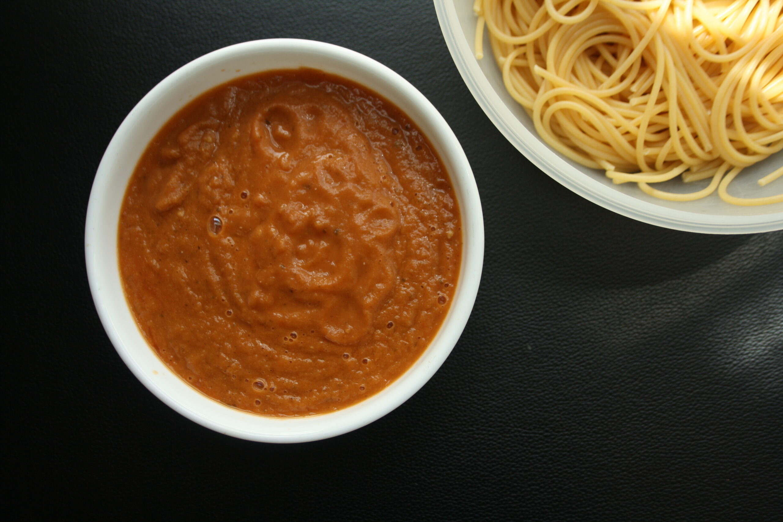 Simple Tomato Sauce with Fresh Tomatoes